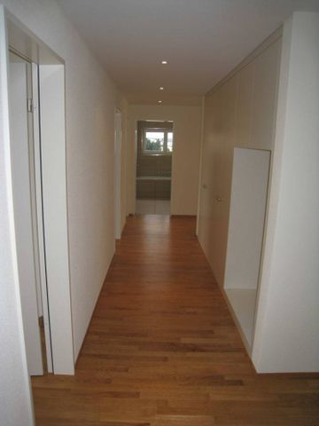 Moderner Ausbau - Grosszügige Räume - Photo 5