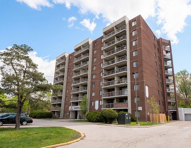 Marine Court | 3165 Russell St., Windsor - Photo 1