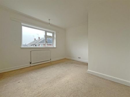3 bedroom Terraced House to rent - Photo 3