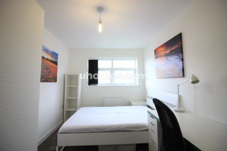 Studio 2 - Photo 2