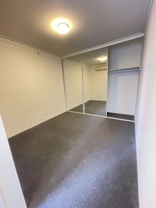 Top Floor Premium 2-Bedroom, 2-Bathroom Apartment with 1 Car Park - Photo 1