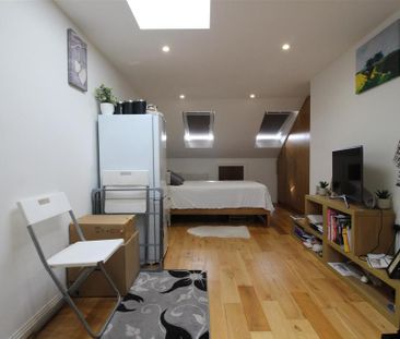 4 bedroom terraced house to rent - Photo 5