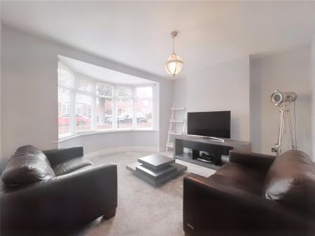 4 bedroom semi-detached house to rent - Photo 2