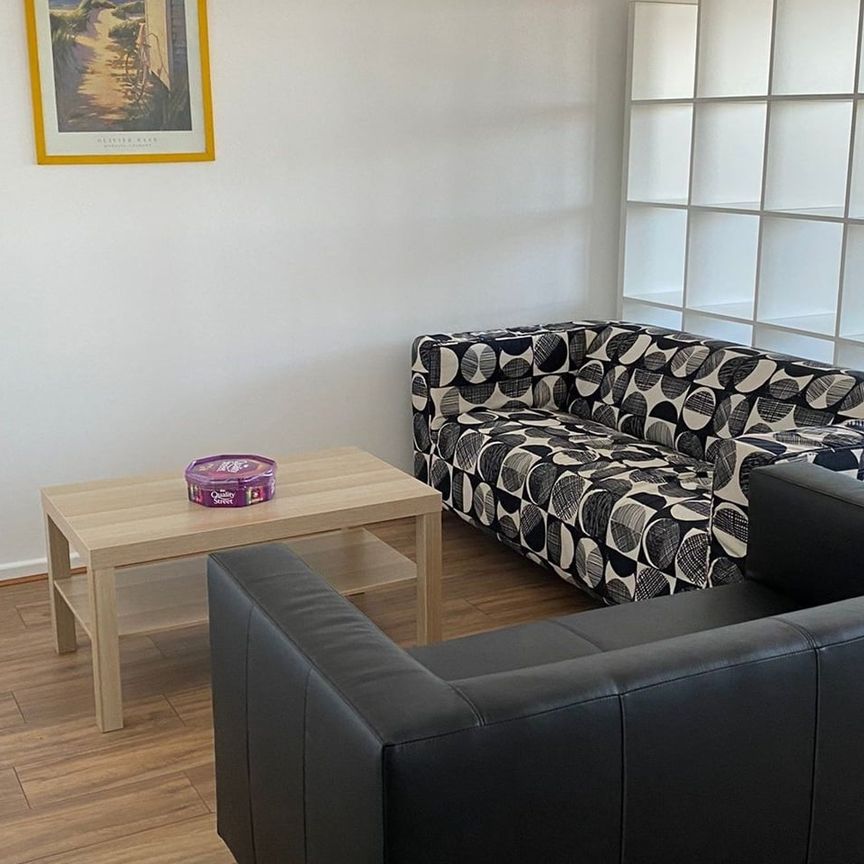 Room in a Shared Flat, Sovereign House, SE18 - Photo 1