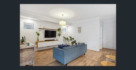 SPACIOUS 3x2 COASTAL HOME WITH THEATRE, STUDY NOOK & DUCTED AIRCON! - Photo 2