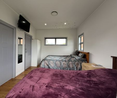 Warm & Spacious Family Home in a Fantastic Location - Photo 4