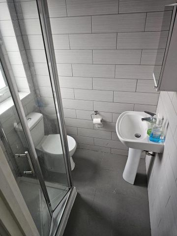 1 bedroom in a house share to rent - Photo 5