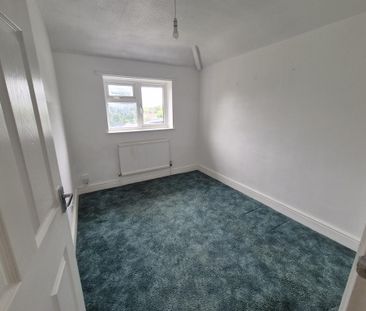4 bedroom semi-detached house to rent - Photo 4