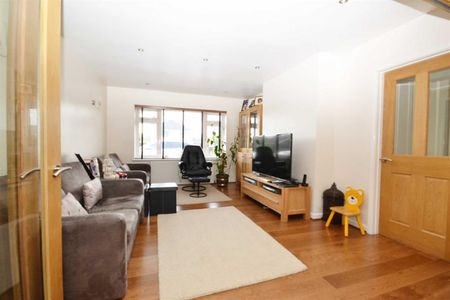 4 bedroom House To Let - Photo 2