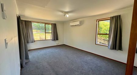 Bright & Tidy 3-Bedroom Gem - Photo 3