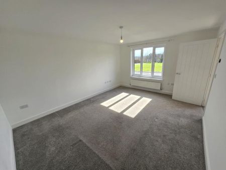 4 bedroom detached house to rent - Photo 4
