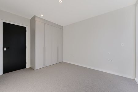 Middle Road, LONDON - Photo 2