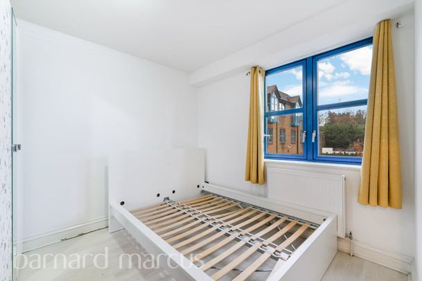 High Street, Brentford - Photo 1