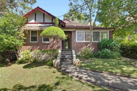 Character-Filled Family in Prime Lindfield Location - Photo 5