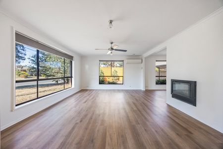 FRESHLY UPDATED 4 BEDROOM FAMILY HOME - Photo 5