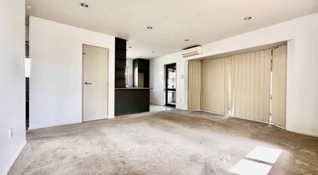 Neat and tidy home - Photo 2