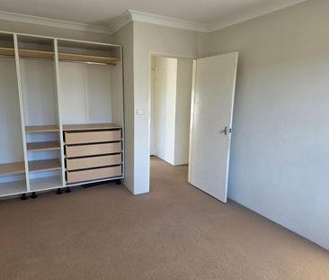 Top floor apartment boasting a prime position in the heart of Summer Hill. - Photo 5