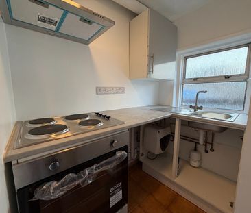 Studio Flat, Denzil Avenue, SO14 - Photo 3