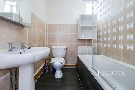 1 bedroom in a house share to rent - Photo 3