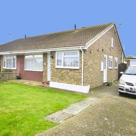 2 bedroom semi-detached bungalow to rent - Photo 4