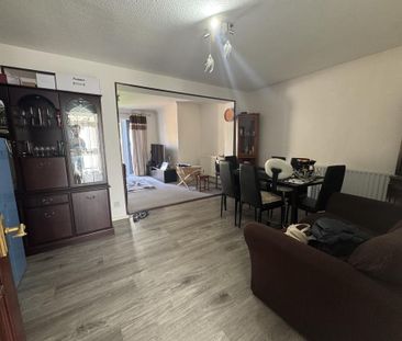 3 bedroom semi-detached house to rent - Photo 6