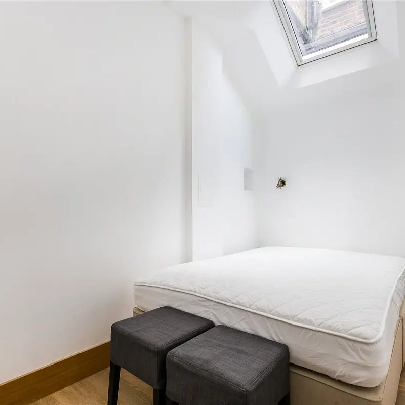 2 bedroom flat in Fulham - Photo 1