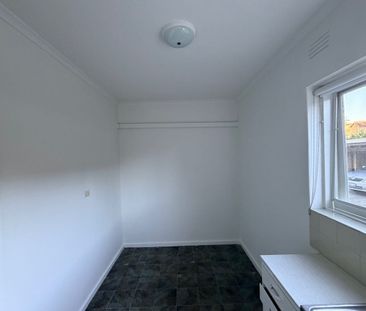 Charming 1 Bedroom Apartment in Caulfield North - A Serene Retreat ... - Photo 3