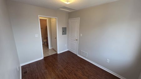 For Lease - 676 Cornell Rouge Boulevard Unit# Rear Coach House, Markham, Ontario - Photo 4