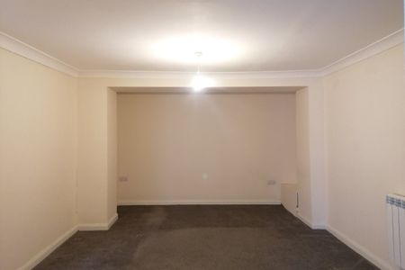 High Street - Photo 5