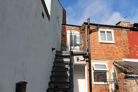 1 bedroom flat to rent - Photo 4