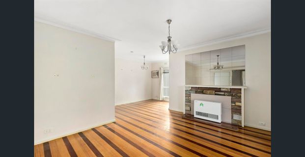 Spacious 3 bedroom home + studio/4th bedroom - Photo 1