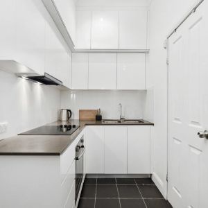 Charming Art Deco Apartment in Historic Beresford House, Manly - Photo 2