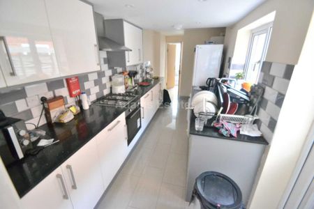 6 bedroom terraced house to rent - Photo 5