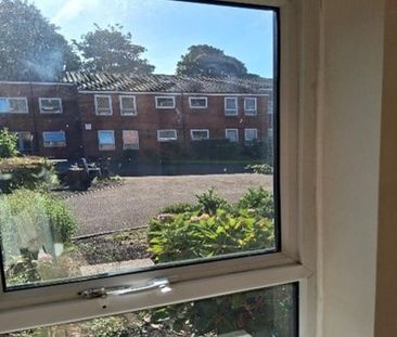 1 Bed Flat, Pine Lodge, L4 - Photo 1