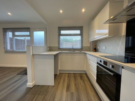 Refurbished 3 Bed End of Terrace House to in Witham, Essex - Photo 4
