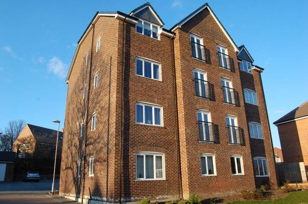 18, Woodland Drive, New Forest Village, Leeds, LS10 4GW - Photo 1