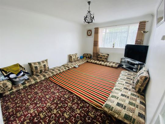 1 bed flat to rent in Cranmer Road, Edgware, HA8 - Photo 1