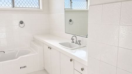 FRESHLY RENOVATED FAMILY HOME IN THE HEART OF ULLADULLA - Photo 5