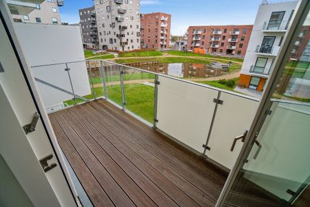 Lys og rummelig 3'er med stort køkken alrum - Photo 5