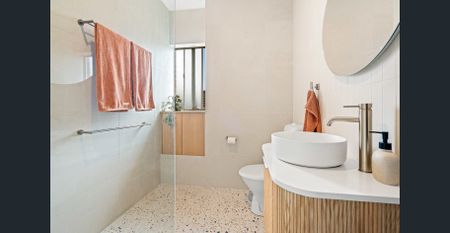 Modern Beachside Apartment with Dual Balconies - Photo 5