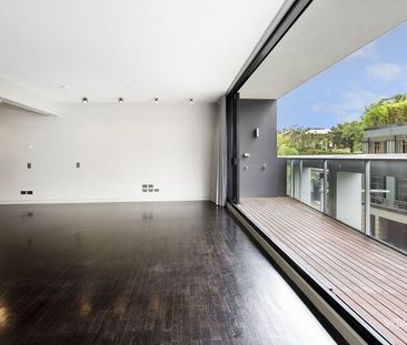 LARGE OPEN PLAN ONE BEDROOM APARTMENT | Unfurnished - Photo 6