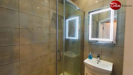 3 bedroom flat to rent - Photo 2