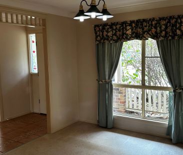 Large Home in sough after pocket of Shailer Park! - Photo 2