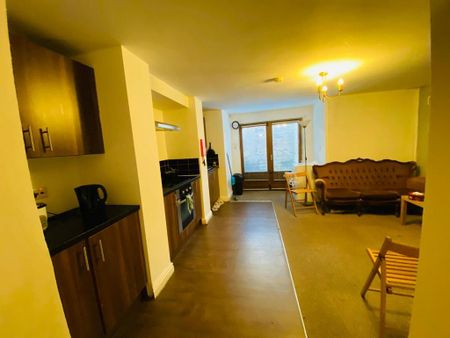 2 bedroom flat to rent - Photo 4