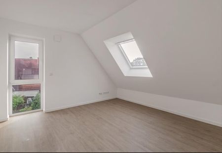 Barrierearme, helle 2,5-Zimmer-DG-Wohnung mit Balkon und Fahrstuhlanbindung - Photo 2