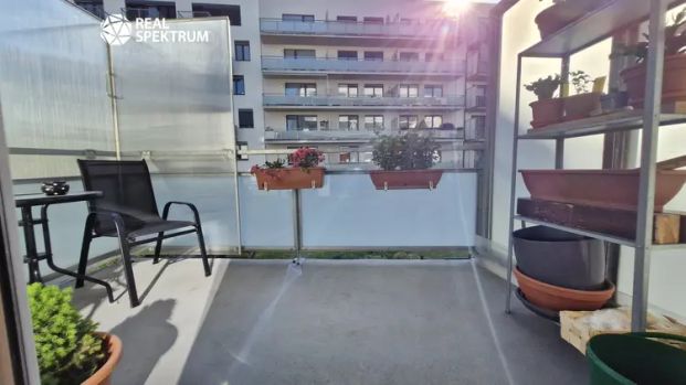 Pronájem krásného bytu 1+kk s balkonem a parkovacím stáním v lokalitě Brno - Zábrdovice - Photo 1