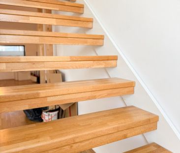 CHARMANTE DACHGESCHOSS MAISONETTE - HELLE 2,5-ZIMMER-WOHNUNG MIT GA... - Foto 2