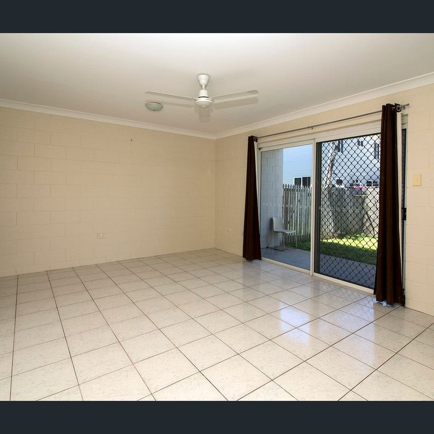 Fully Air-Conditioned Central Townhouse! - Photo 1