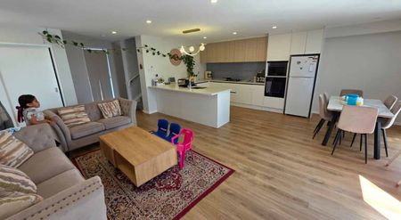 Charming, Spacious Family Living in a Sun-Filled Setting - Photo 5