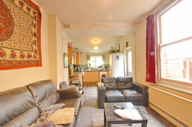 5 bedroom house to rent - Photo 1